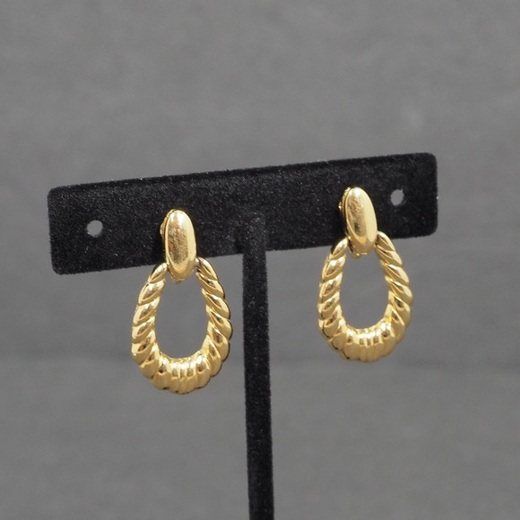 Trifari Jewelry - Vintage Trifari Signed Gold Tone Clip On Earrings Twisted Rope Hoop Doorknocker